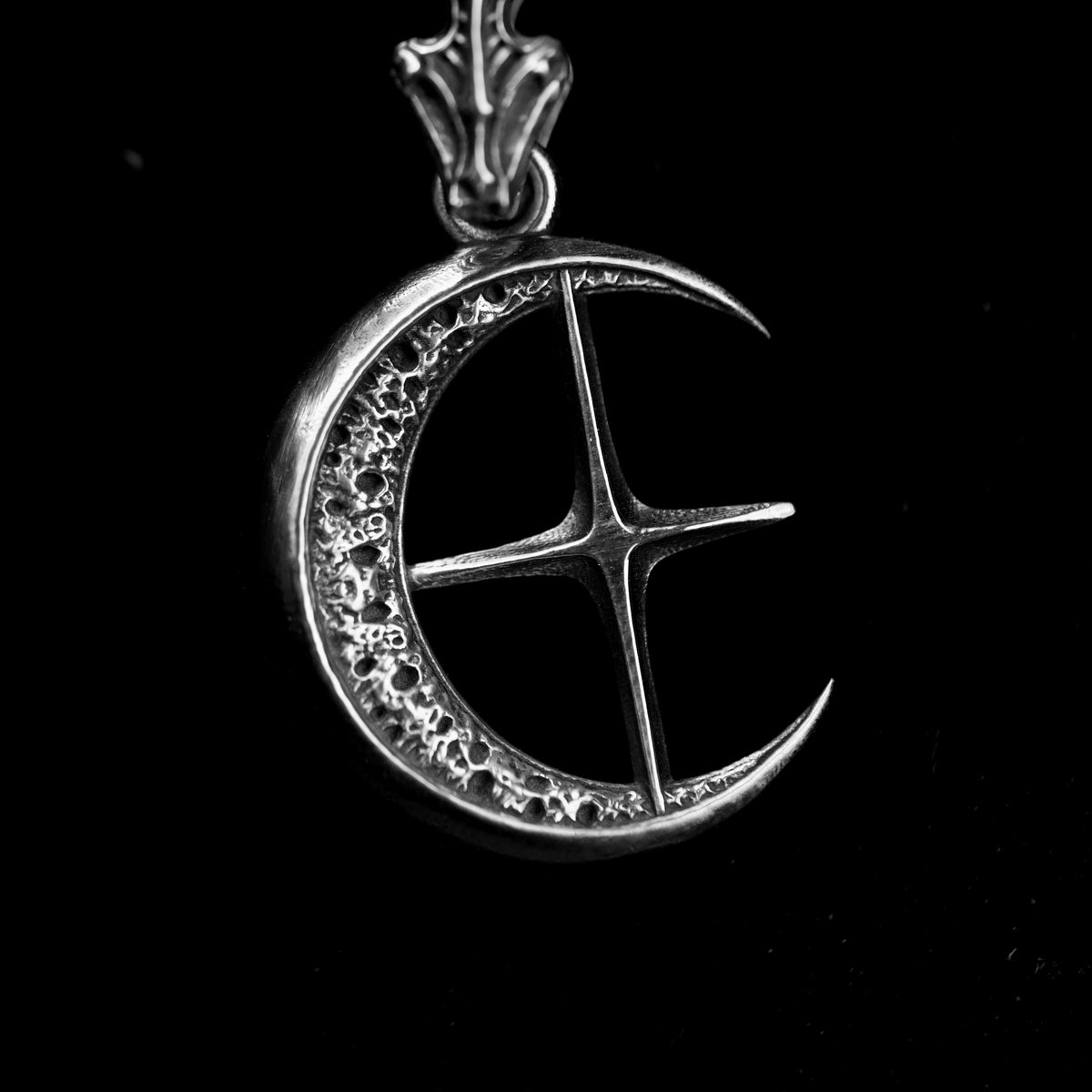 Vesper Crescent PENDANT - 暮禱新月墜飾